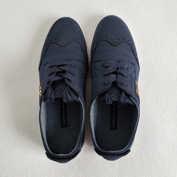 Tommy Hilfiger women's blue suede wingtip sneakers - Picture 3 of 3